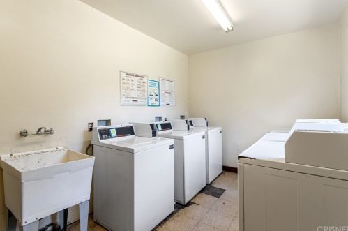 7301 Lennox Ave, Van Nuys CA  91405-2338 exterior