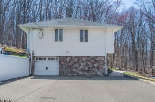 11 Appio Dr, Dover NJ  07869-2401 exterior