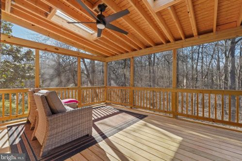 9625 Woodedge Dr, Springfield VA  22015-3017 exterior