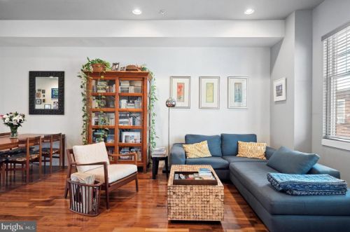 1104 Emily St, Philadelphia, PA 19148-5518