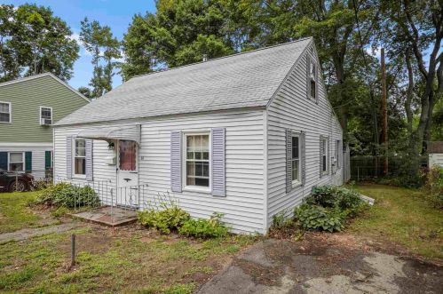 53 Woodlawn Ave, Kittery, ME 03904-1228