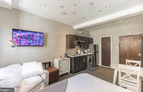 132 Chestnut St, Philadelphia, PA 19106-3009
