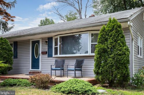 104 Pennsylvania Ave, Somerdale, NJ 08083-1204