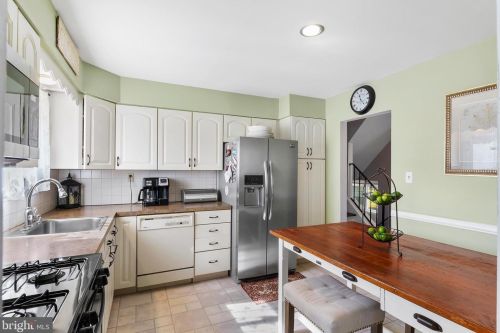 10 Gloucester Ln, Trenton NJ  08618-1006 exterior