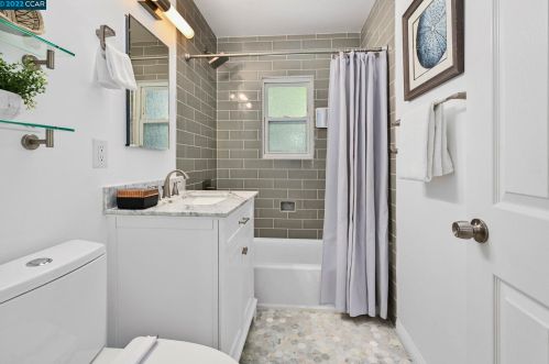 391 Maureen Ln, Concord CA  94523-2136 exterior