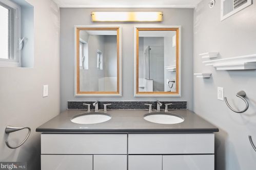 1419 4 St, Philadelphia PA 19147-0059 exterior