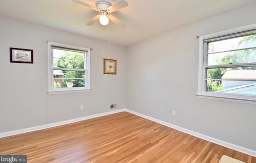 8513 Fairburn Dr, Springfield VA  22152-3225 exterior