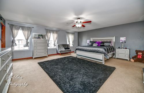 708 Bay Shore Dr, Pingree Grove IL  60140-9144 exterior