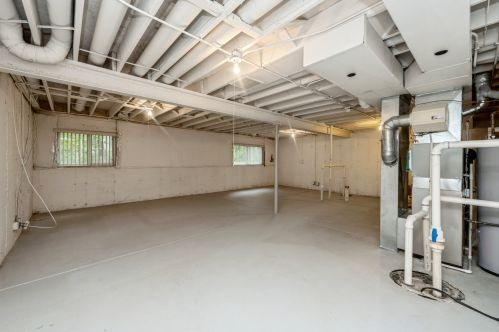 33 Samuel Dr, Streamwood IL  60107-2977 exterior