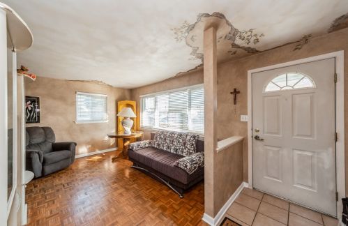 831 Valley Stream Dr, Wheeling, IL 60090-7411