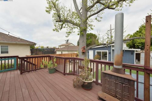 220 Stoakes Ave, San Leandro CA 94577-1734 exterior
