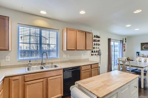 212 Newbern Way, Aurora CO 80016-6124 exterior