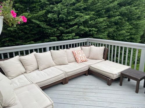 7 Ridgewood Rd, Norwalk CT  06853-1224 exterior