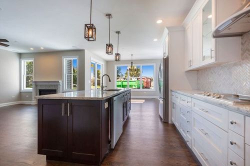 1569 Dakota Dr, Elk Grove Vlg, IL 60007-2901