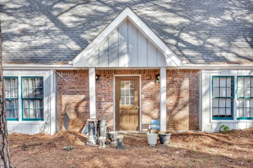 9290 Cedar Ridge Dr, Porterdale, GA 30014-1221