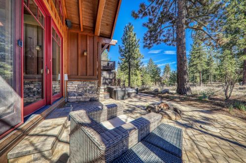 10251 Valmont Trl, Truckee CA  96161-2078 exterior