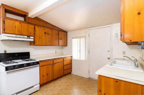 115 8th St, Ramona, CA 92065-1915
