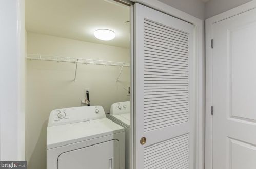 2033 4 St, Philadelphia PA 19122-1509 exterior