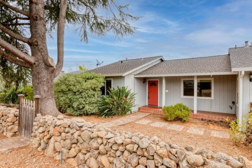 800 University St, Healdsburg, CA 95448-3749
