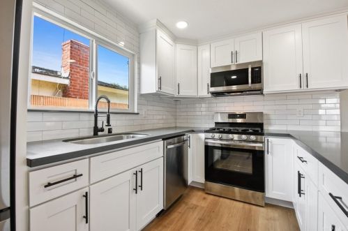 733 Toland St, Santa Ana CA  92704-2164 exterior