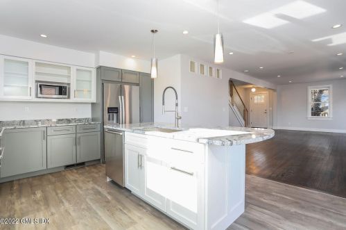 41 Locust St, Greenwich CT  06830-6316 exterior