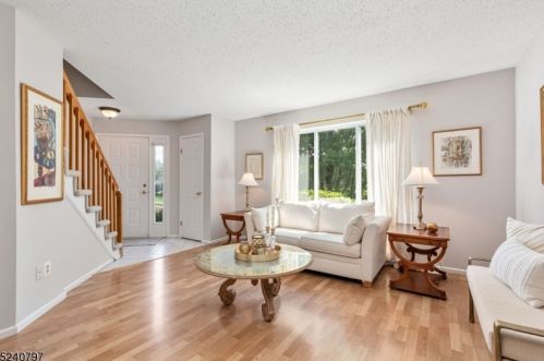 3711 Park Pl, Springfield, NJ 07081-3546
