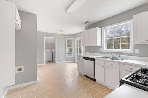 758 Eight Point Ct, Suwanee, GA 30024-2634
