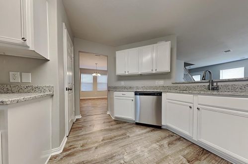 9841 Expedition Trl, Conroe TX  77385-7915 exterior