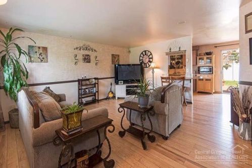 2336 Hall Ct, Eagle Crest, OR 97756-9564