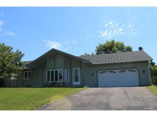 956 Currie Ct, Saint Paul, MN 55119-5800