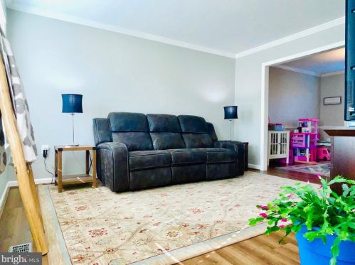 201 Deerfield Dr, Charles Town WV  25414-4805 exterior