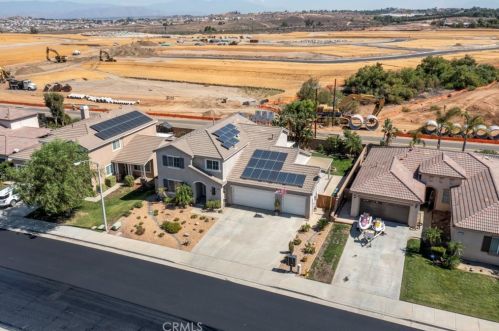 17876 Robusta Dr, Riverside CA  92503-7072 exterior