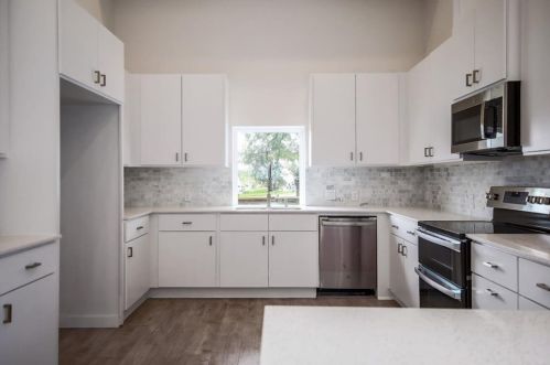 5008 Baker St, Austin TX  78721-1511 exterior