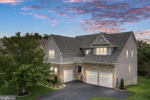 9318 Falling Water Dr, Bristow, VA 20136-6140