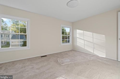 5835 Oakland Park Dr, Springfield VA  22015-2438 exterior