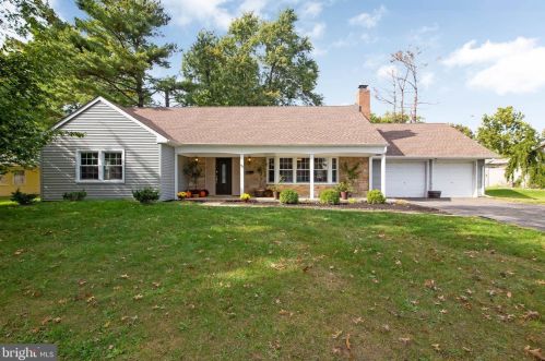 45 Courtland Ln, Willingboro, NJ 08046-3419