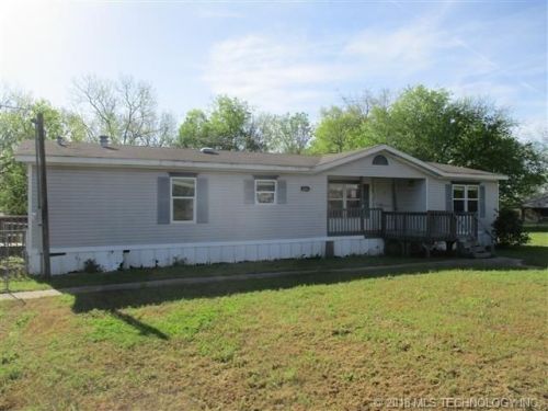 902 Ada St, Coalgate, OK 74538-3831
