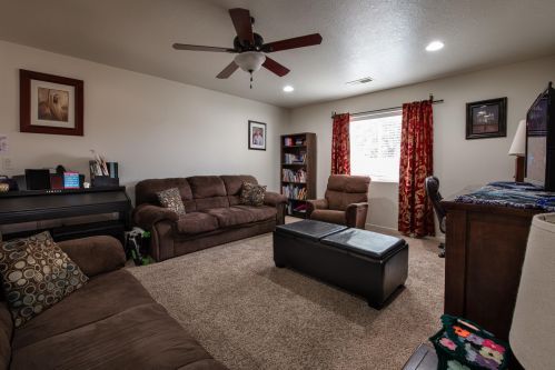 272 Main St, Kayenta UT 84738-6240 exterior