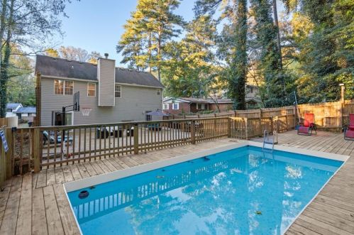2856 Baker Ridge Dr, Atlanta GA  30318-7227 exterior