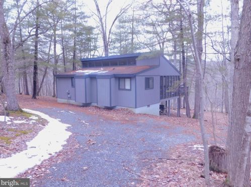 7 Winter Camp Trl, Hedgesville, WV 25427-5312