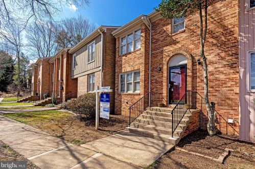 5027 Cliffhaven Dr, Annandale, VA 22003-4346
