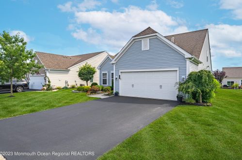 6 Addlestone Ln, Lakehurst, NJ 08759-7327
