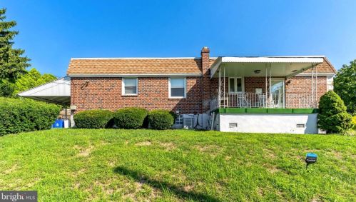 7002 Henry Ave, Philadelphia PA  19128-1524 exterior