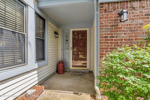 17 Rawson Cir, Tinton Falls NJ 07712-2579 exterior