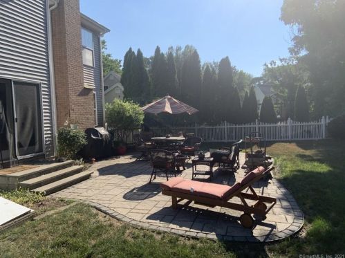 12 Lookout Hill Rd, Milford, CT 06461-1879