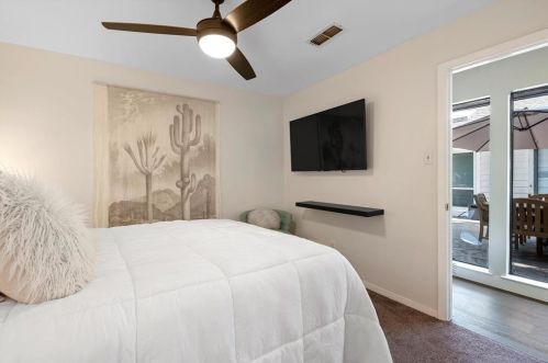 7305 Crofton Dr, Dallas TX  75231-4807 exterior