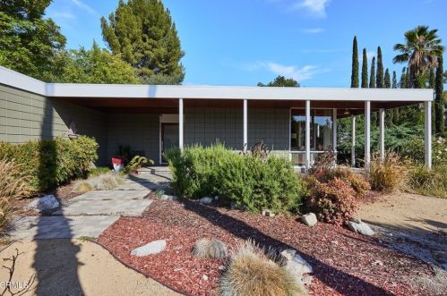 5318 Cortolane Dr, Glendale, CA 91214-1308