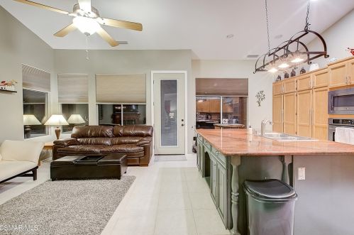 1267 Fitzgerald Rd, Simi Valley CA 93065-4480 exterior