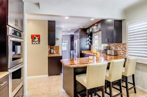 1151 Cedar St, Glendale CA  91207-1728 exterior
