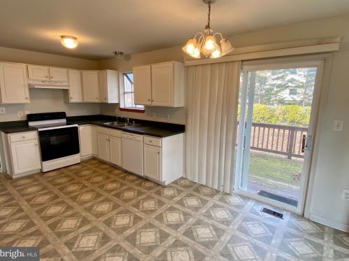 1304 Avalon Blvd, Shady Side MD 20764-9683 exterior